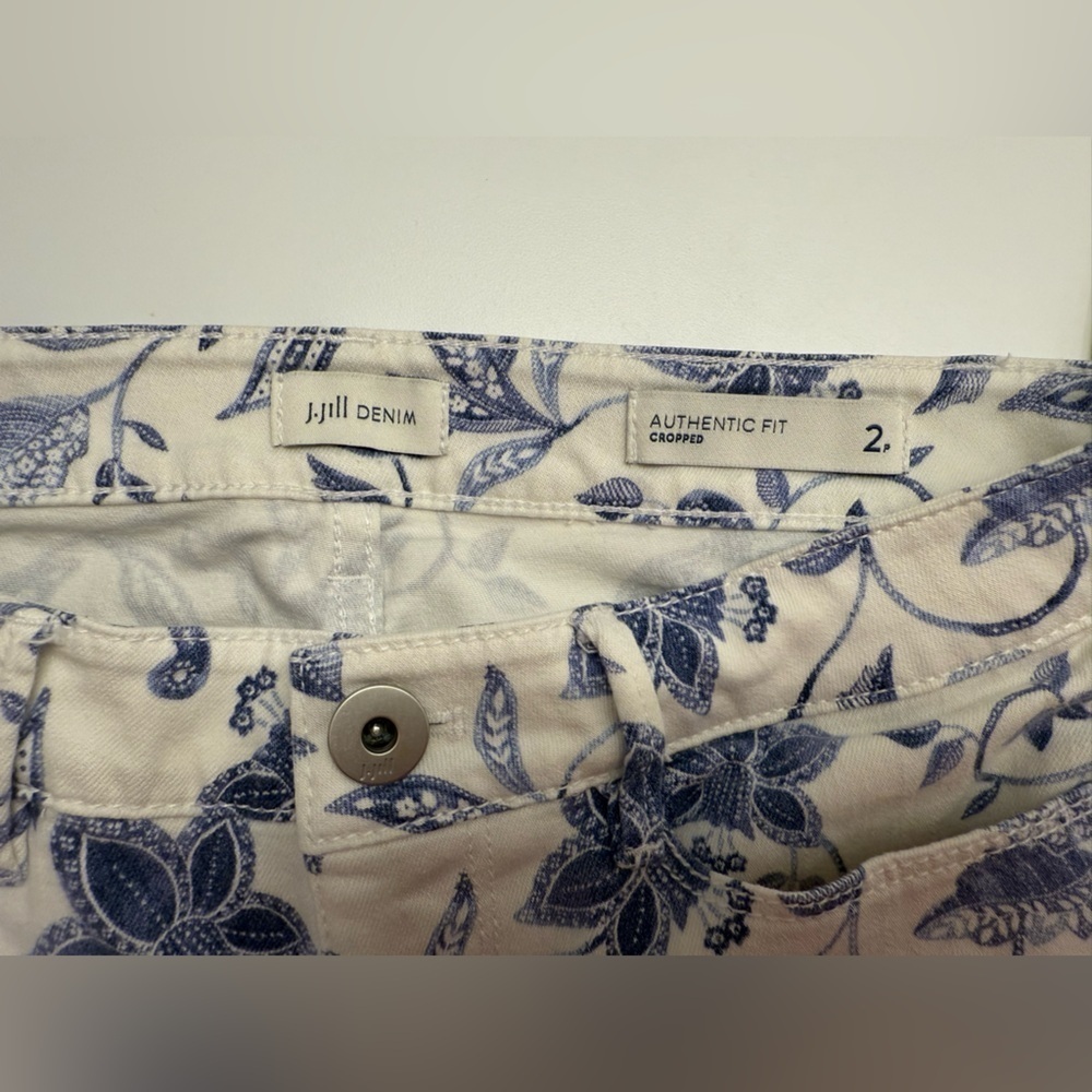 J. Jill Authentic Fit Cropped Jeans Blue White Floral Print Size 2 - Picture 2 of 5